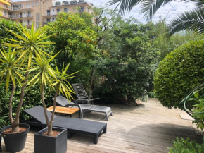 Only 60m to the beach, 2 bedroom cozy apartment, 80m2 big garden, very central